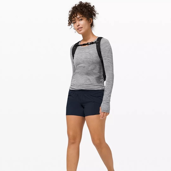 Lululemon Hotty Hot Low-Rise Short 4" Size 10 Tall in True Navy